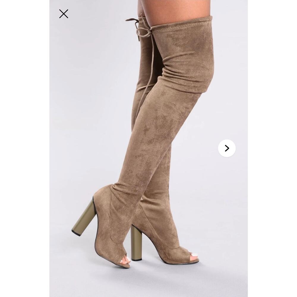 USED- Fashion Nova Pump it Up Boot size 7.5‎